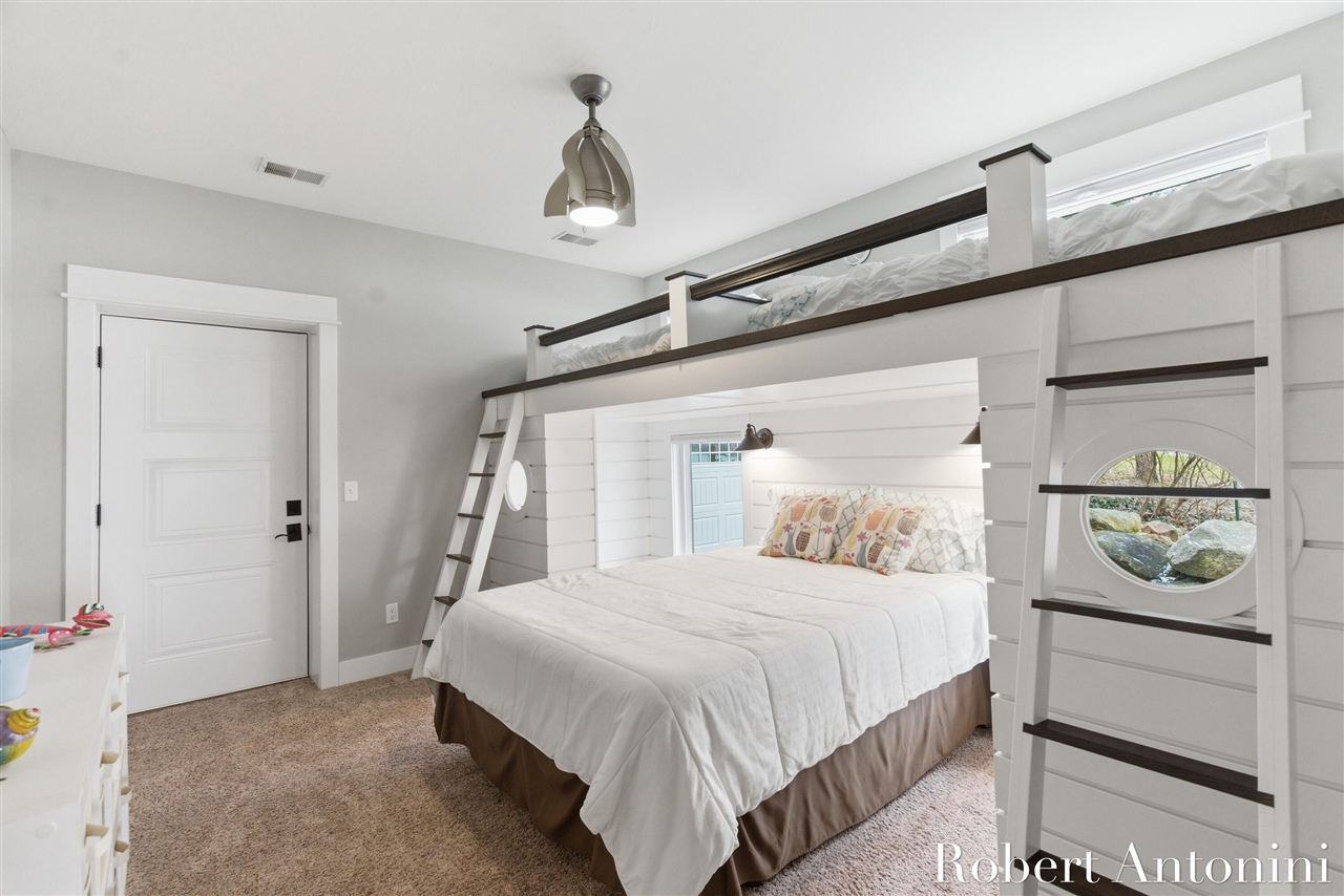 162 Lakeview Drive, Wayland, MI, 49348-9342