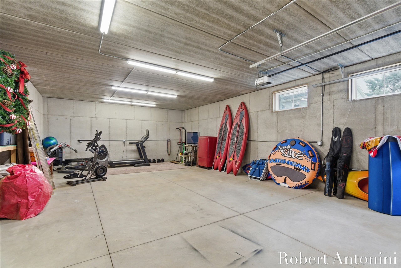 162 Lakeview Drive, Wayland, MI, 49348-9342