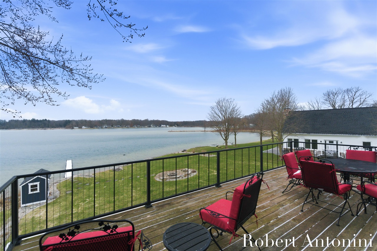 162 Lakeview Drive, Wayland, MI, 49348-9342