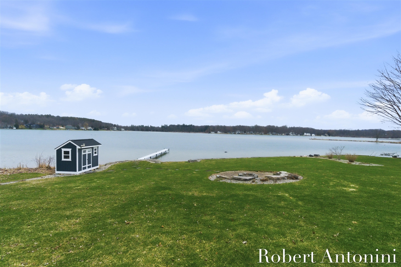 162 Lakeview Drive, Wayland, MI, 49348-9342