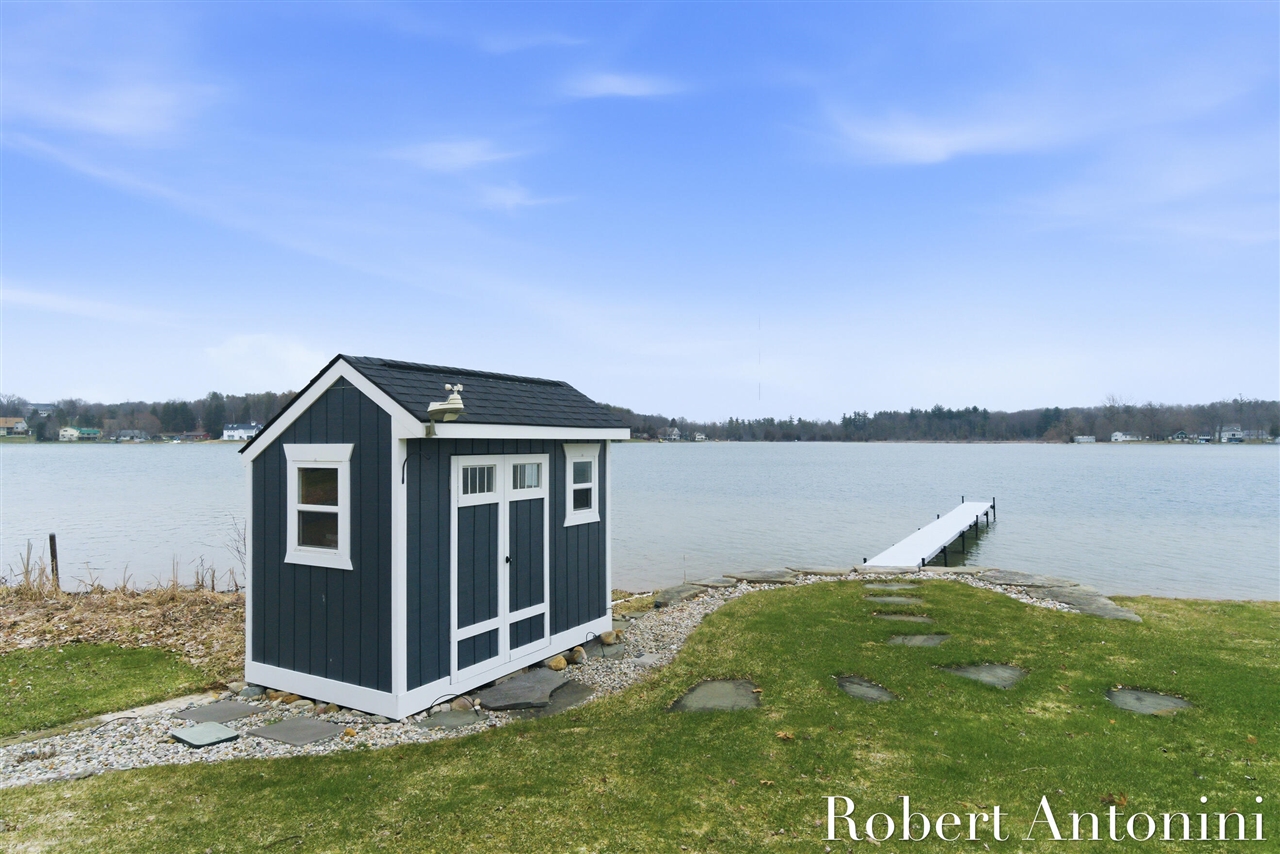 162 Lakeview Drive, Wayland, MI, 49348-9342