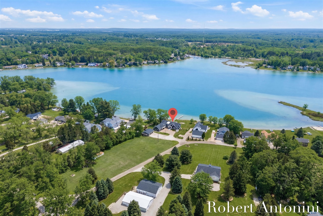 162 Lakeview Drive, Wayland, MI, 49348-9342