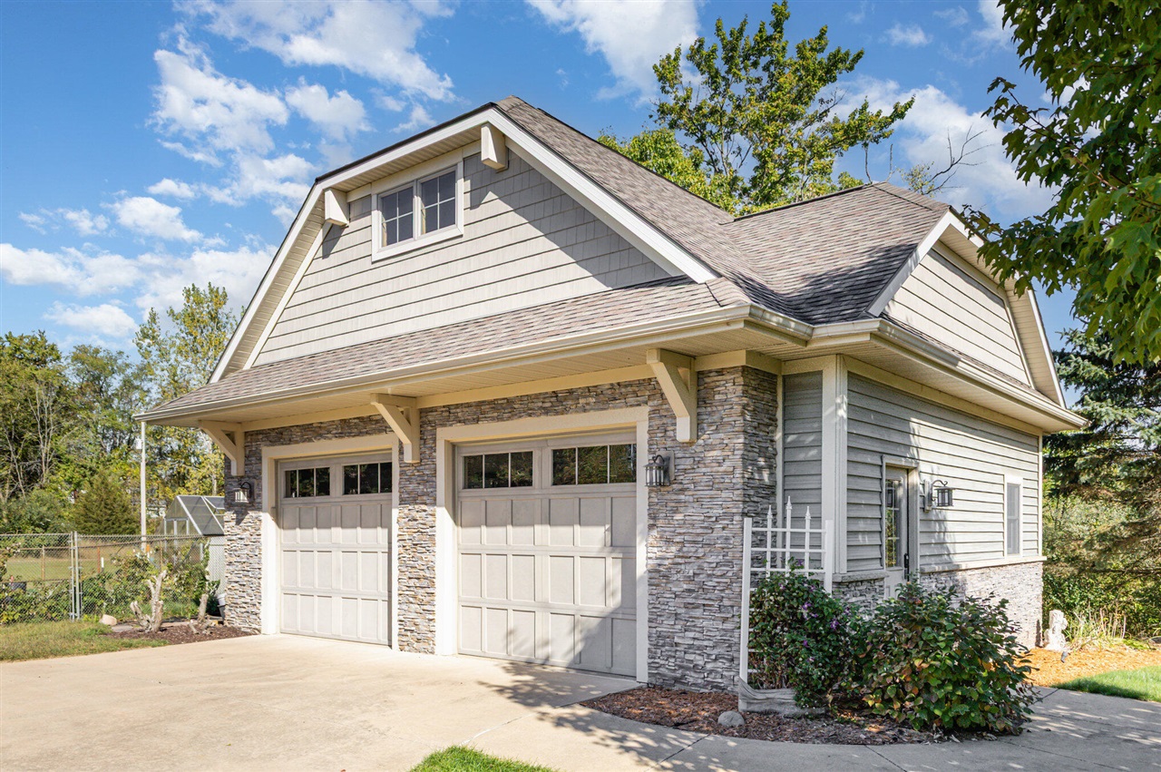 9733 Blue Heron Drive, Eaton Rapids, MI, 48827-8519