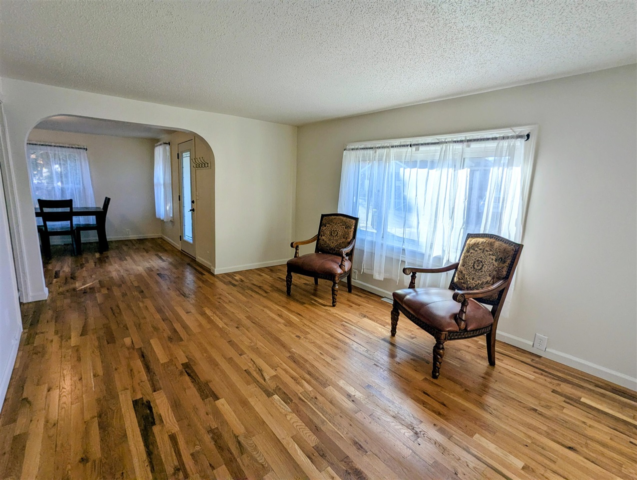 27 W Wood Street, Newaygo, MI, 49337-8992