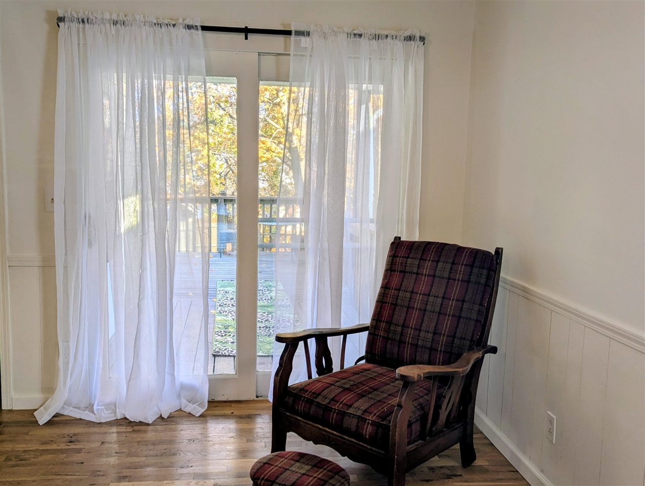 27 W Wood Street, Newaygo, MI, 49337-8992