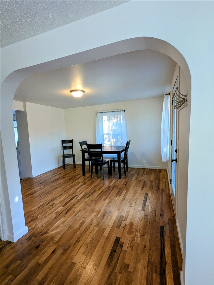 27 W Wood Street, Newaygo, MI, 49337-8992