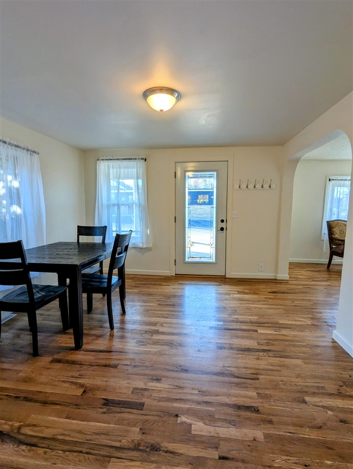 27 W Wood Street, Newaygo, MI, 49337-8992