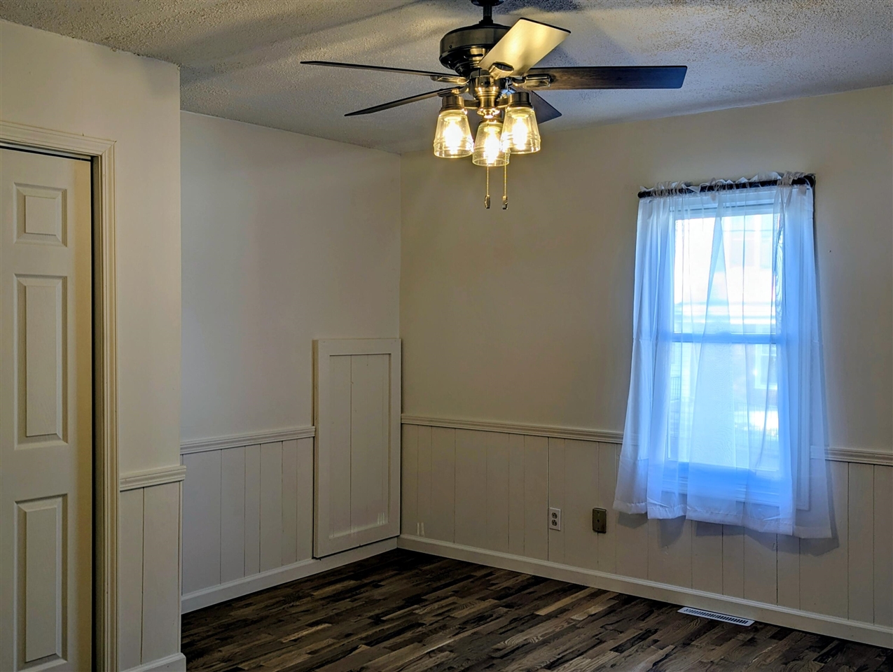 27 W Wood Street, Newaygo, MI, 49337-8992