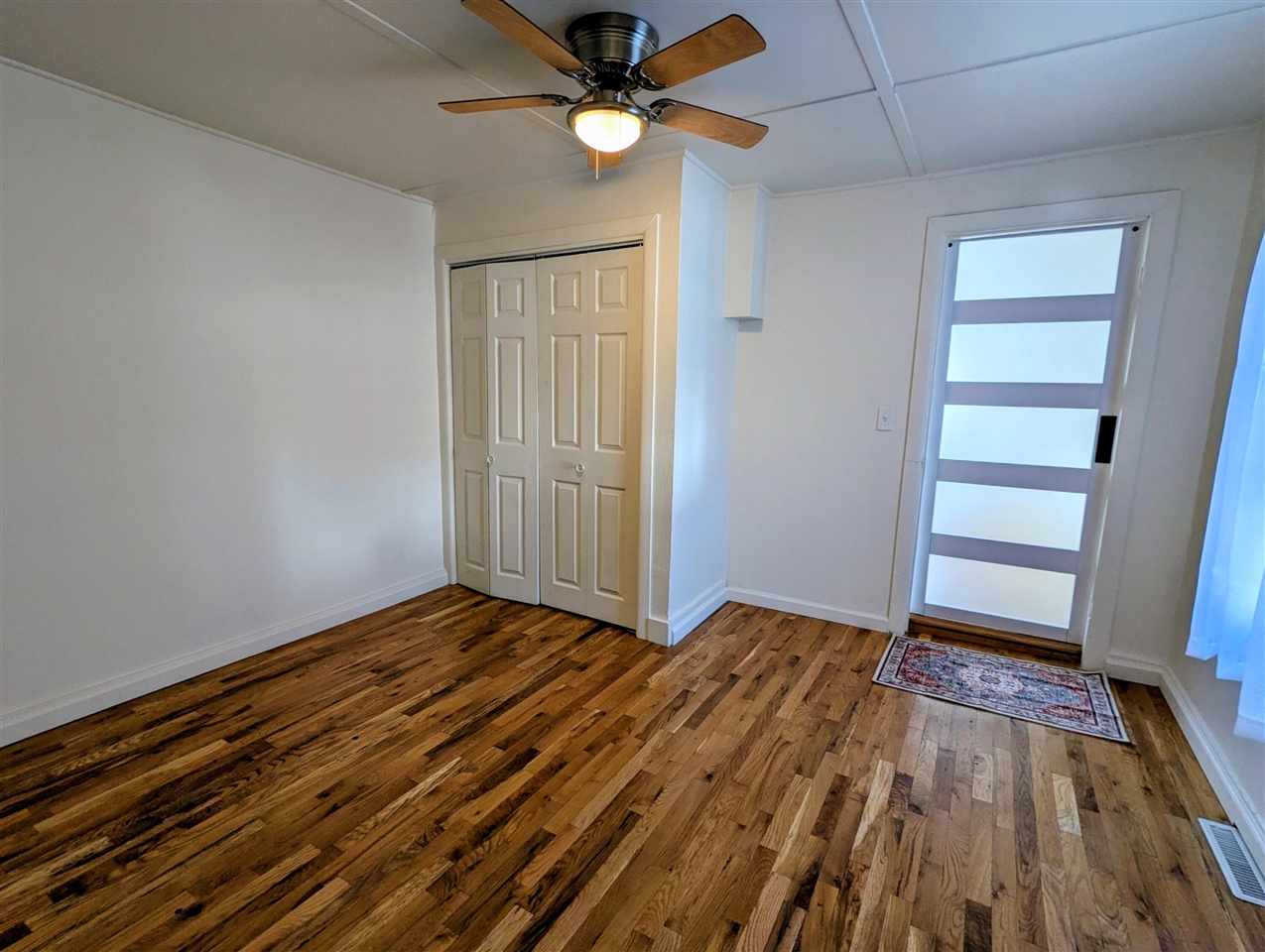 27 W Wood Street, Newaygo, MI, 49337-8992