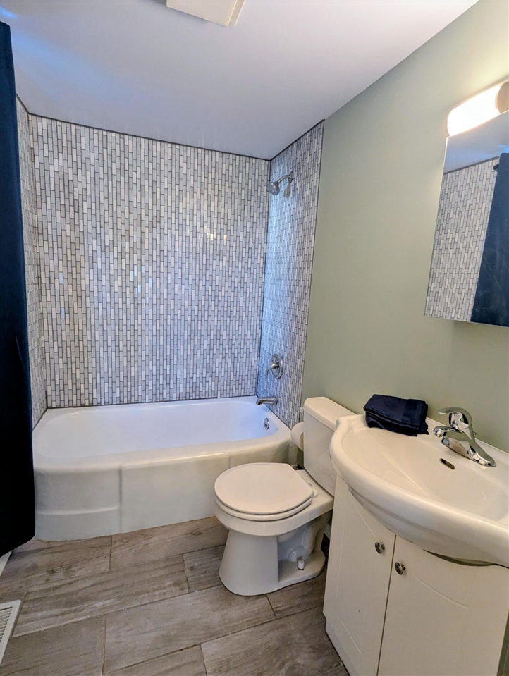 27 W Wood Street, Newaygo, MI, 49337-8992