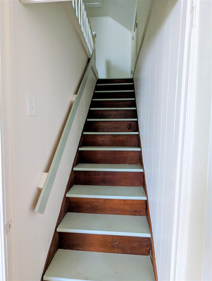 27 W Wood Street, Newaygo, MI, 49337-8992