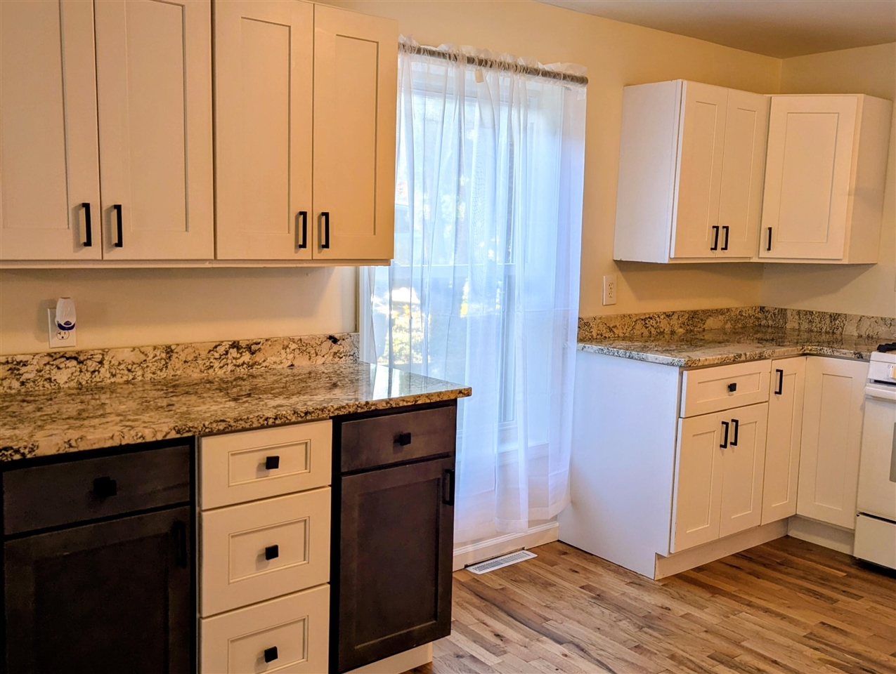 27 W Wood Street, Newaygo, MI, 49337-8992