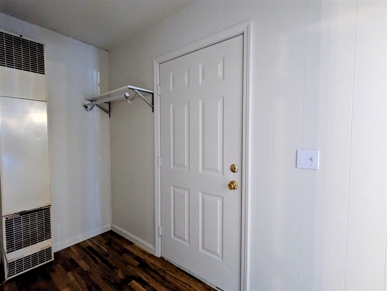 27 W Wood Street, Newaygo, MI, 49337-8992