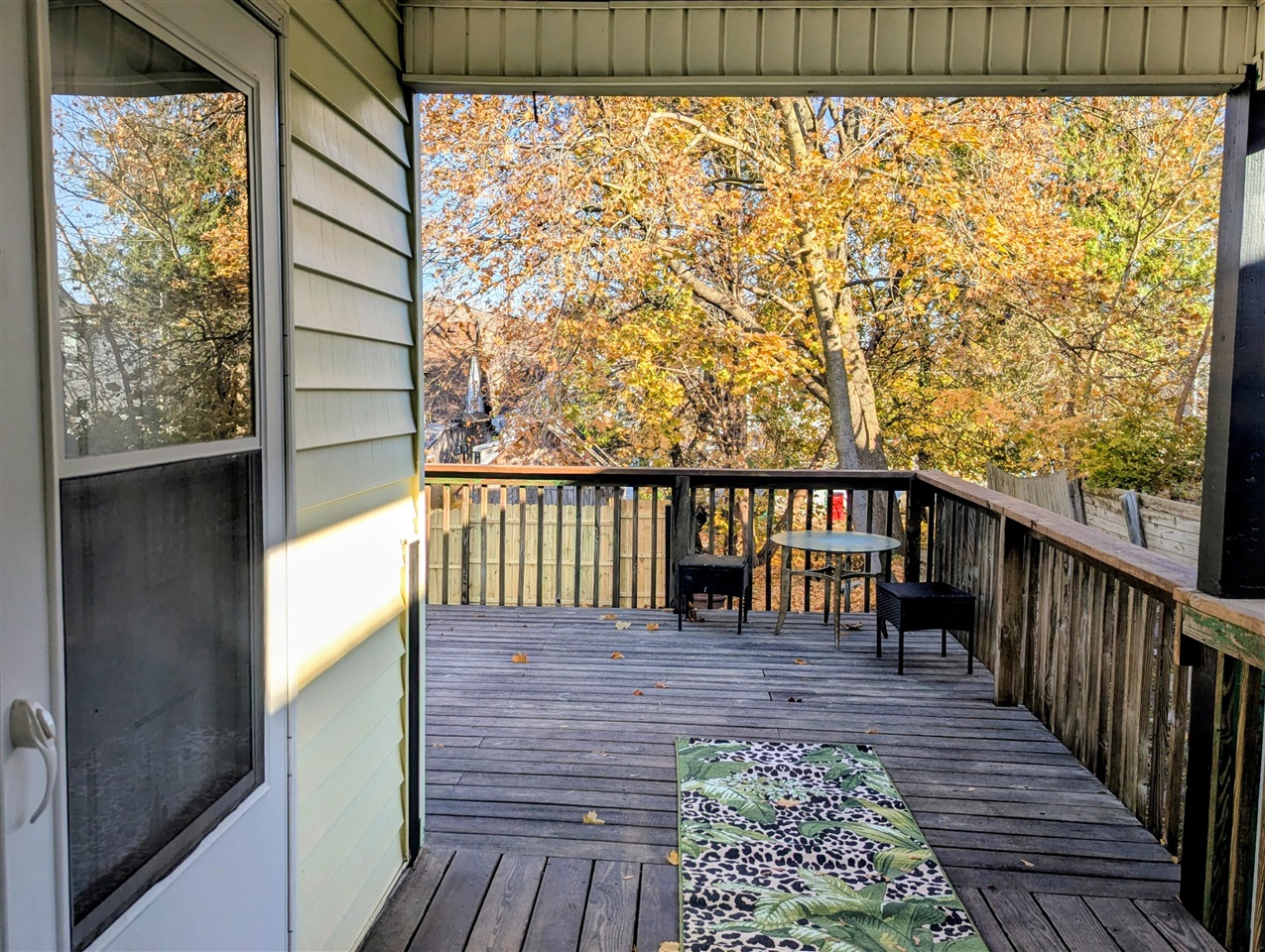 27 W Wood Street, Newaygo, MI, 49337-8992