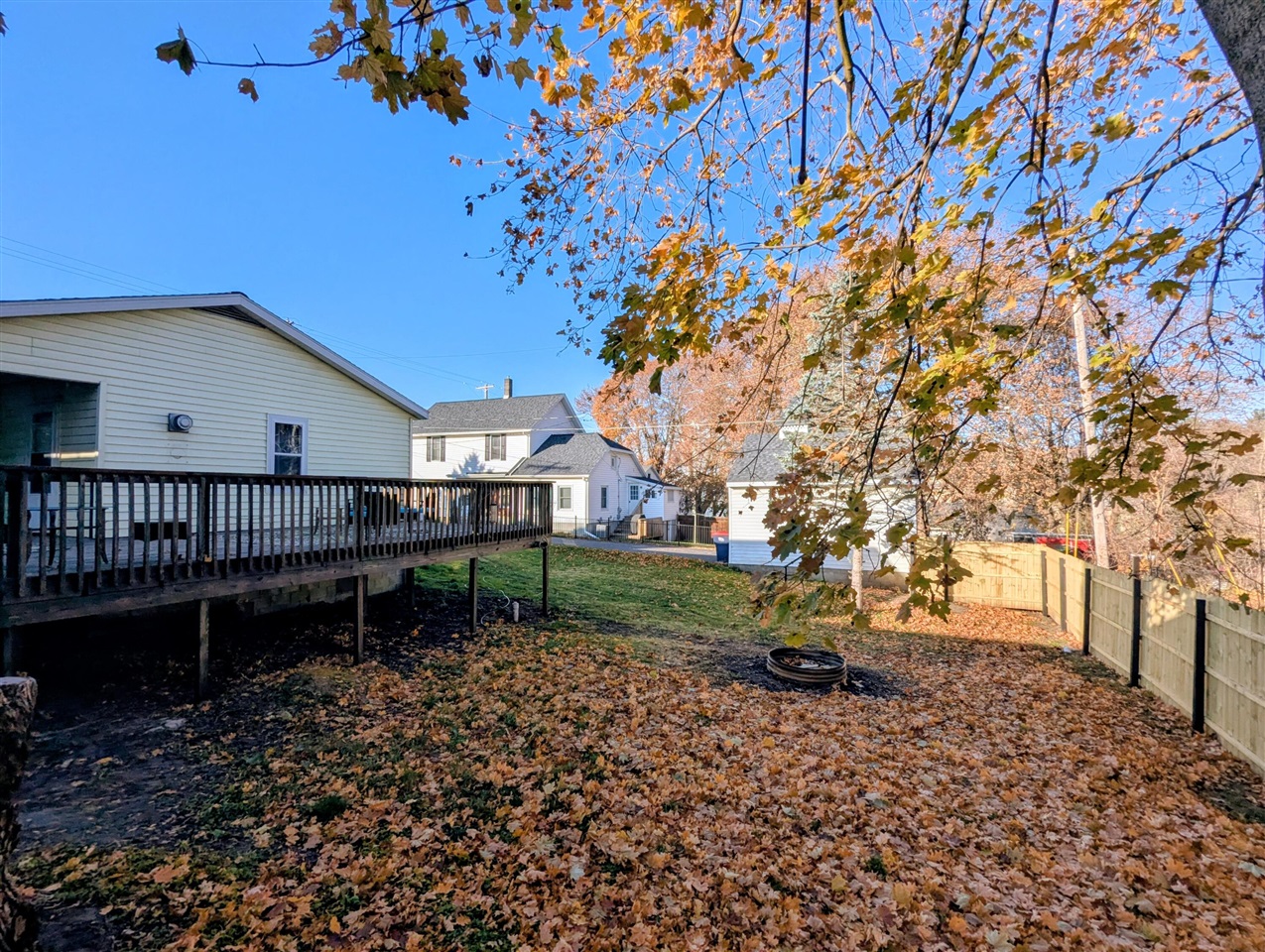 27 W Wood Street, Newaygo, MI, 49337-8992