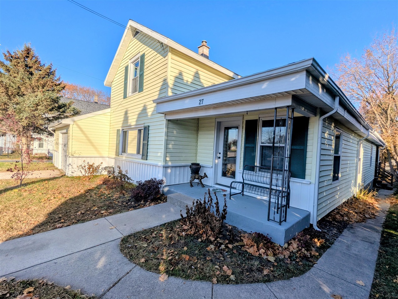 27 W Wood Street, Newaygo, MI, 49337-8992
