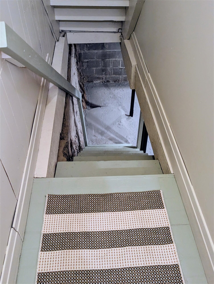 27 W Wood Street, Newaygo, MI, 49337-8992