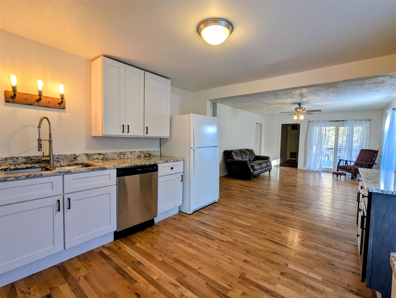 27 W Wood Street, Newaygo, MI, 49337-8992