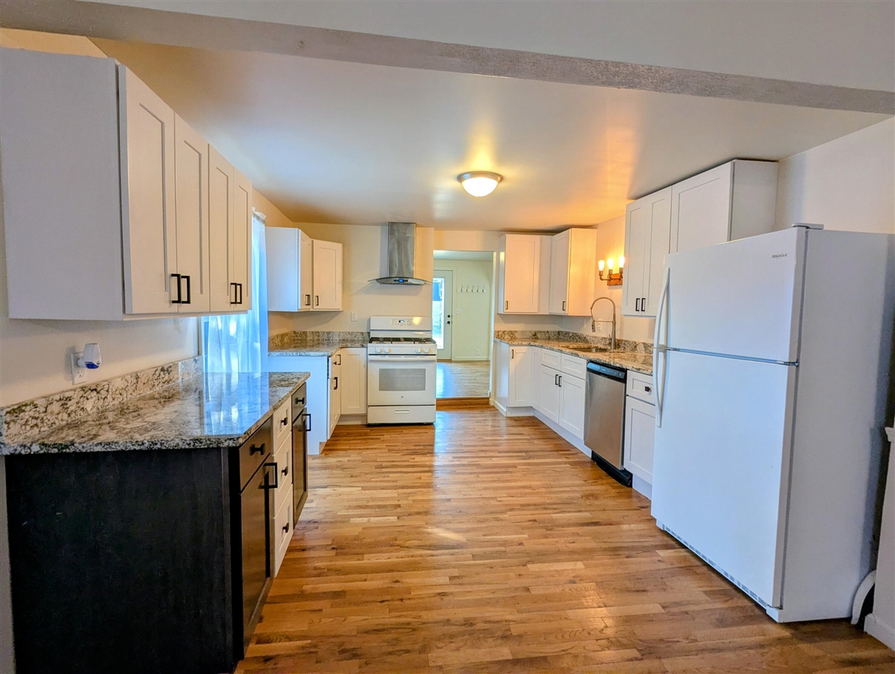 27 W Wood Street, Newaygo, MI, 49337-8992