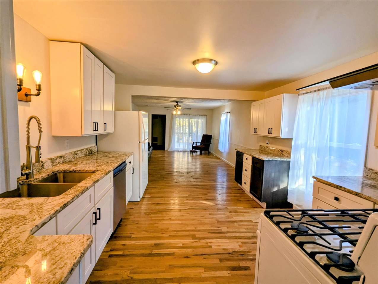 27 W Wood Street, Newaygo, MI, 49337-8992