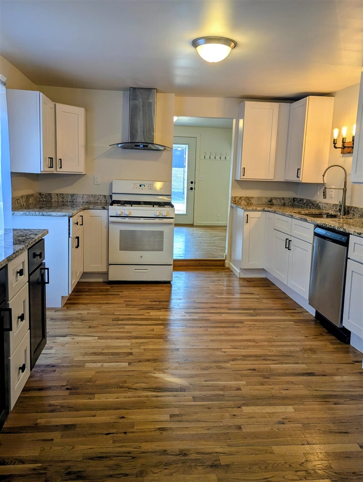 27 W Wood Street, Newaygo, MI, 49337-8992