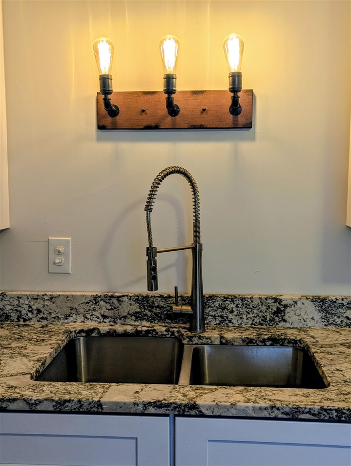 27 W Wood Street, Newaygo, MI, 49337-8992