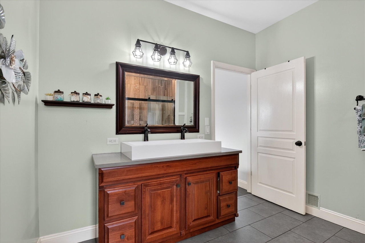 3909 Ann Arbor-Saline Road, Ann Arbor, MI, 48103