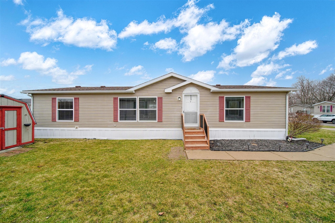 260 Storr, Adrian, MI, 49221