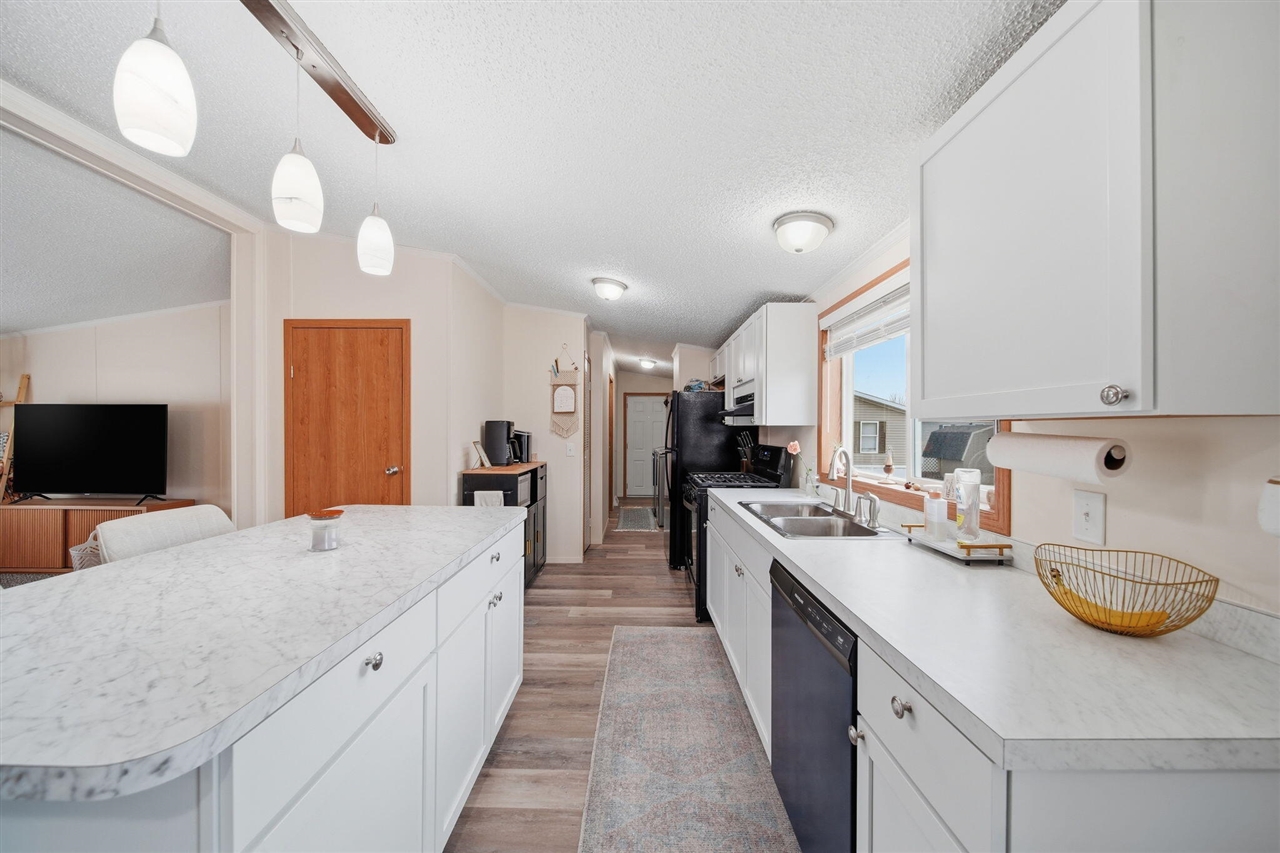 260 Storr, Adrian, MI, 49221