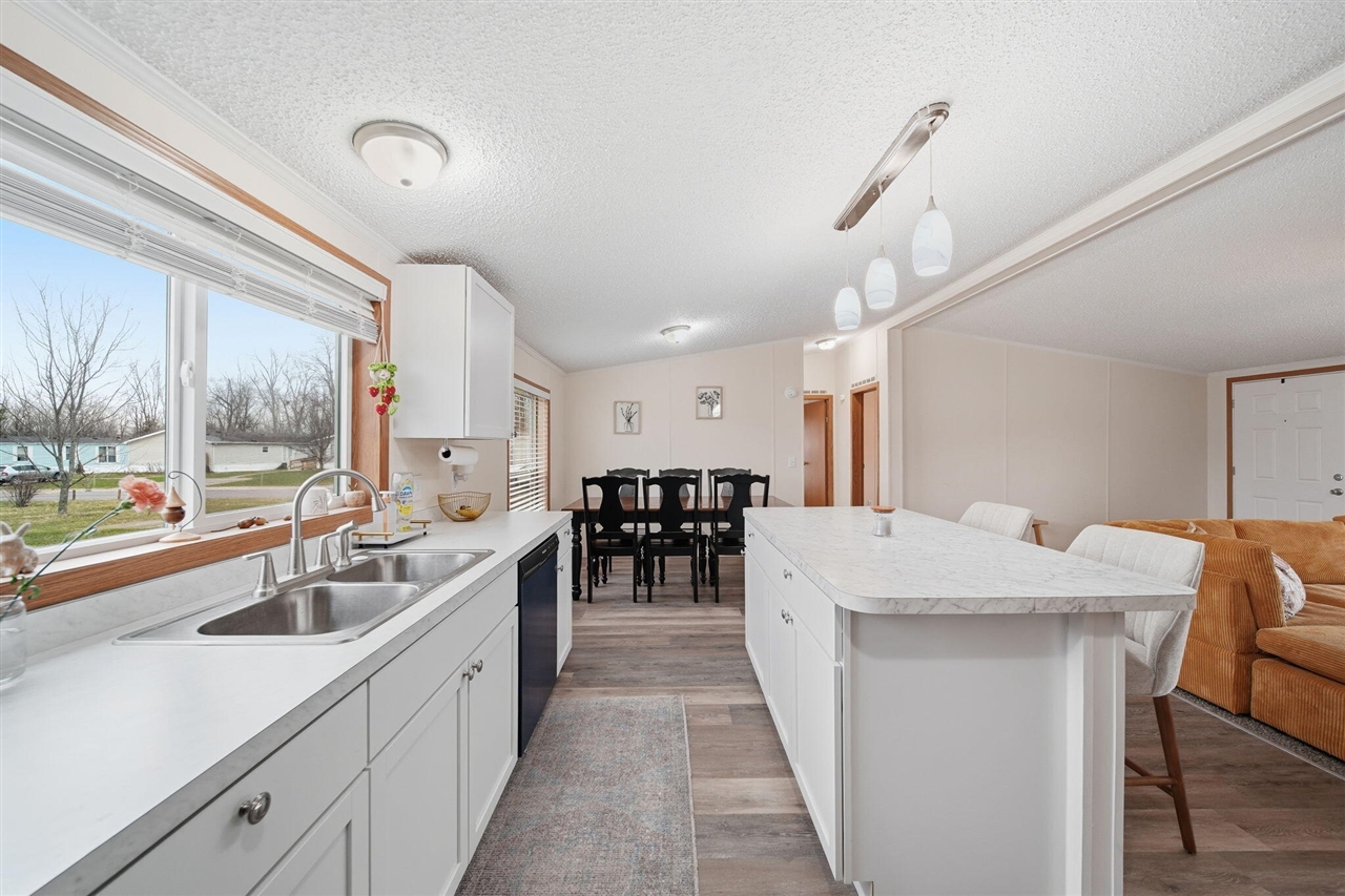 260 Storr, Adrian, MI, 49221