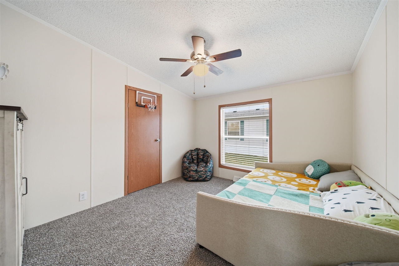 260 Storr, Adrian, MI, 49221