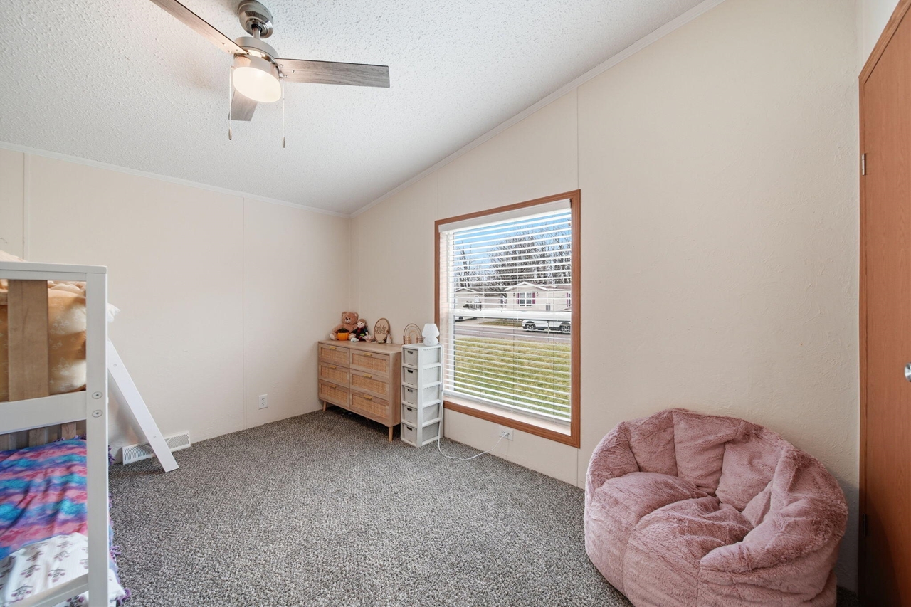 260 Storr, Adrian, MI, 49221