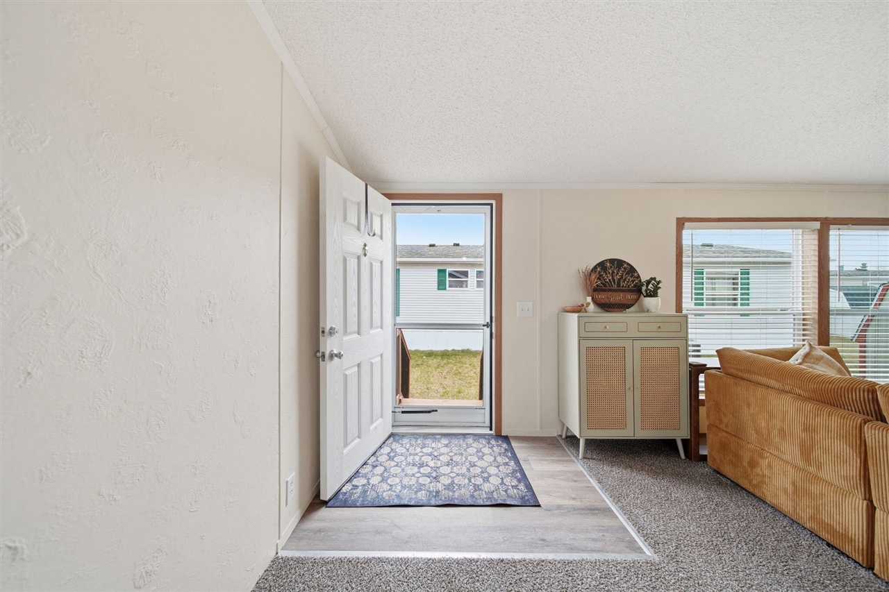 260 Storr, Adrian, MI, 49221