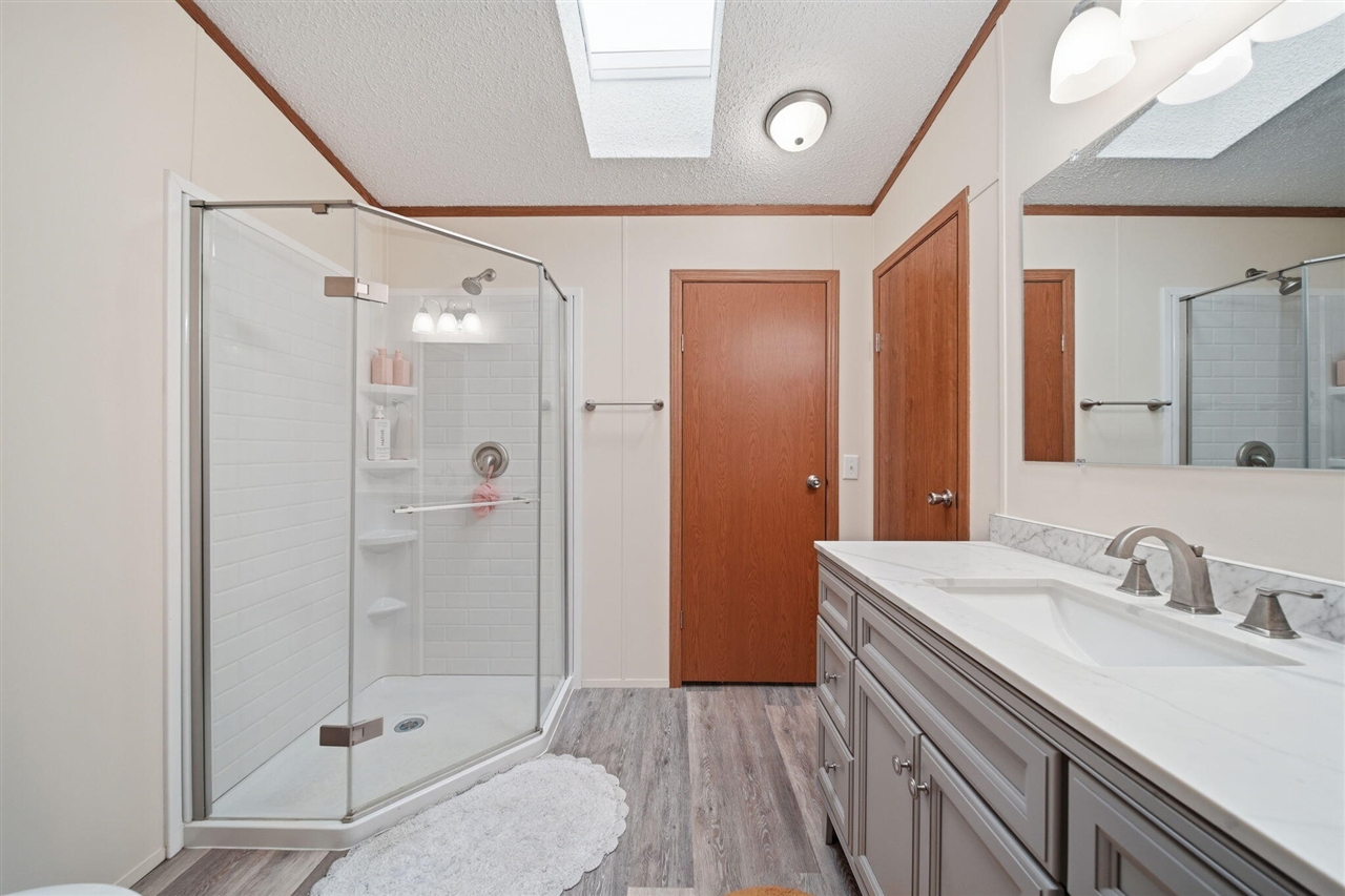 260 Storr, Adrian, MI, 49221