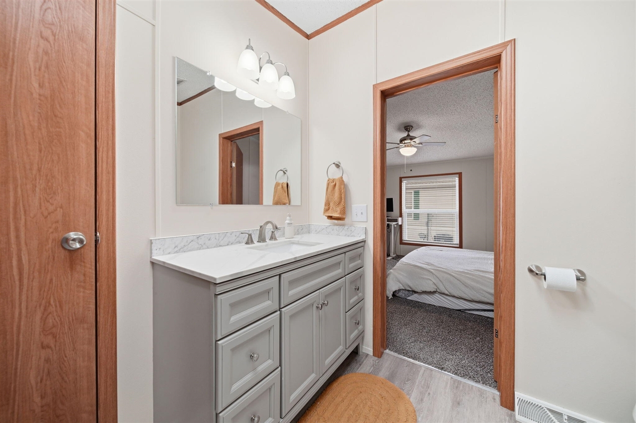 260 Storr, Adrian, MI, 49221