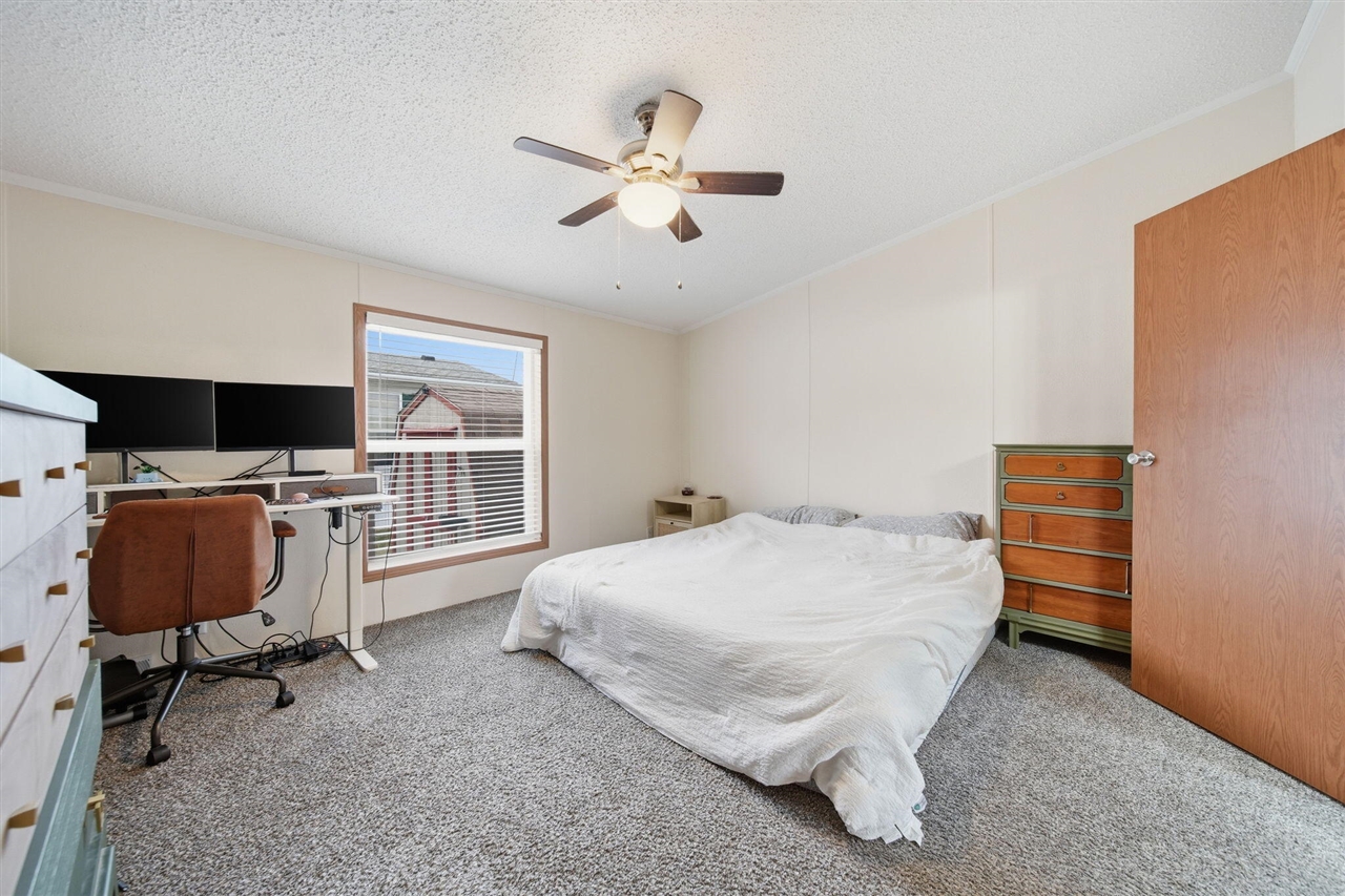 260 Storr, Adrian, MI, 49221