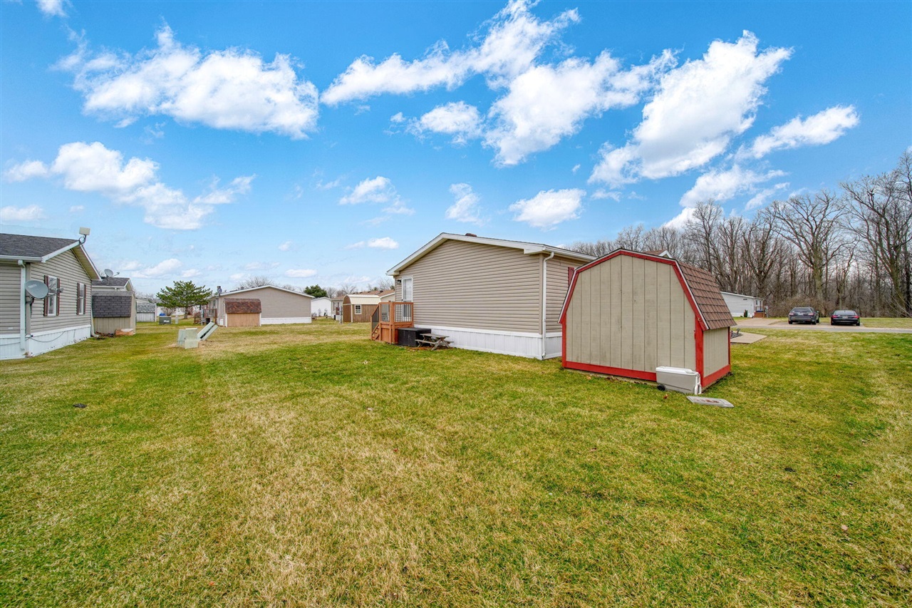 260 Storr, Adrian, MI, 49221