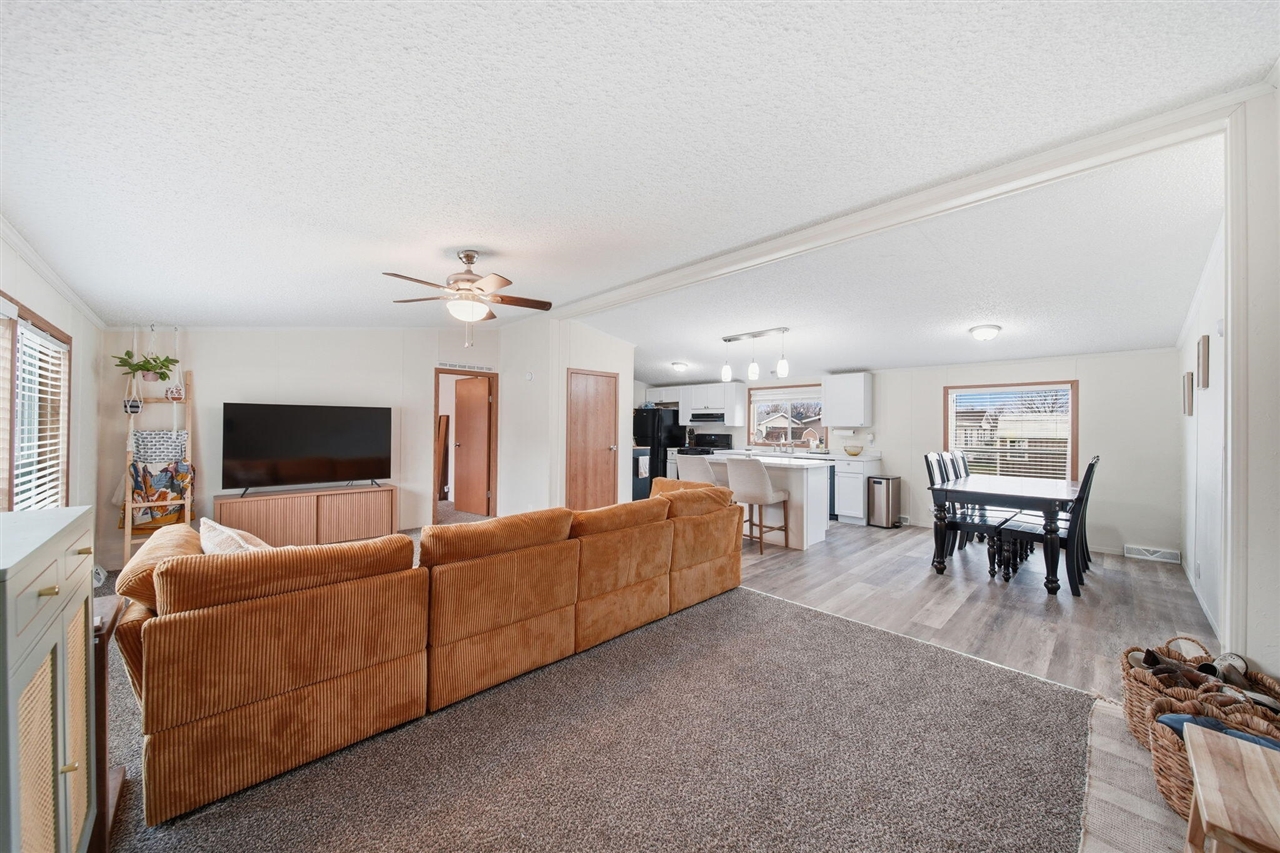 260 Storr, Adrian, MI, 49221