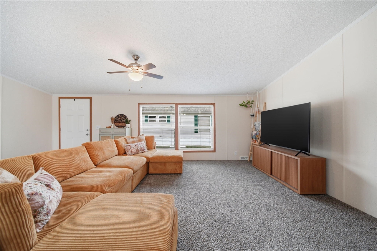 260 Storr, Adrian, MI, 49221