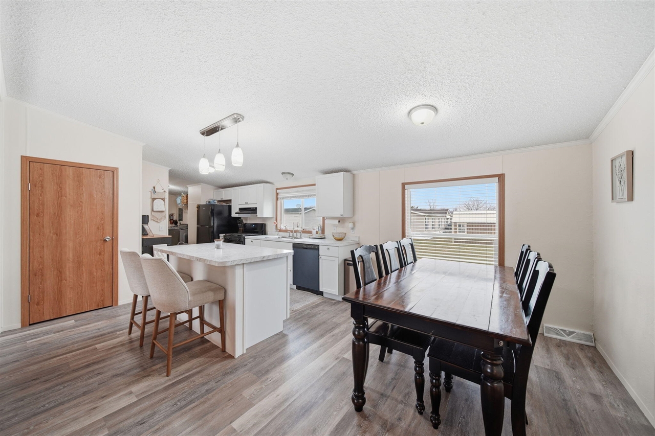 260 Storr, Adrian, MI, 49221