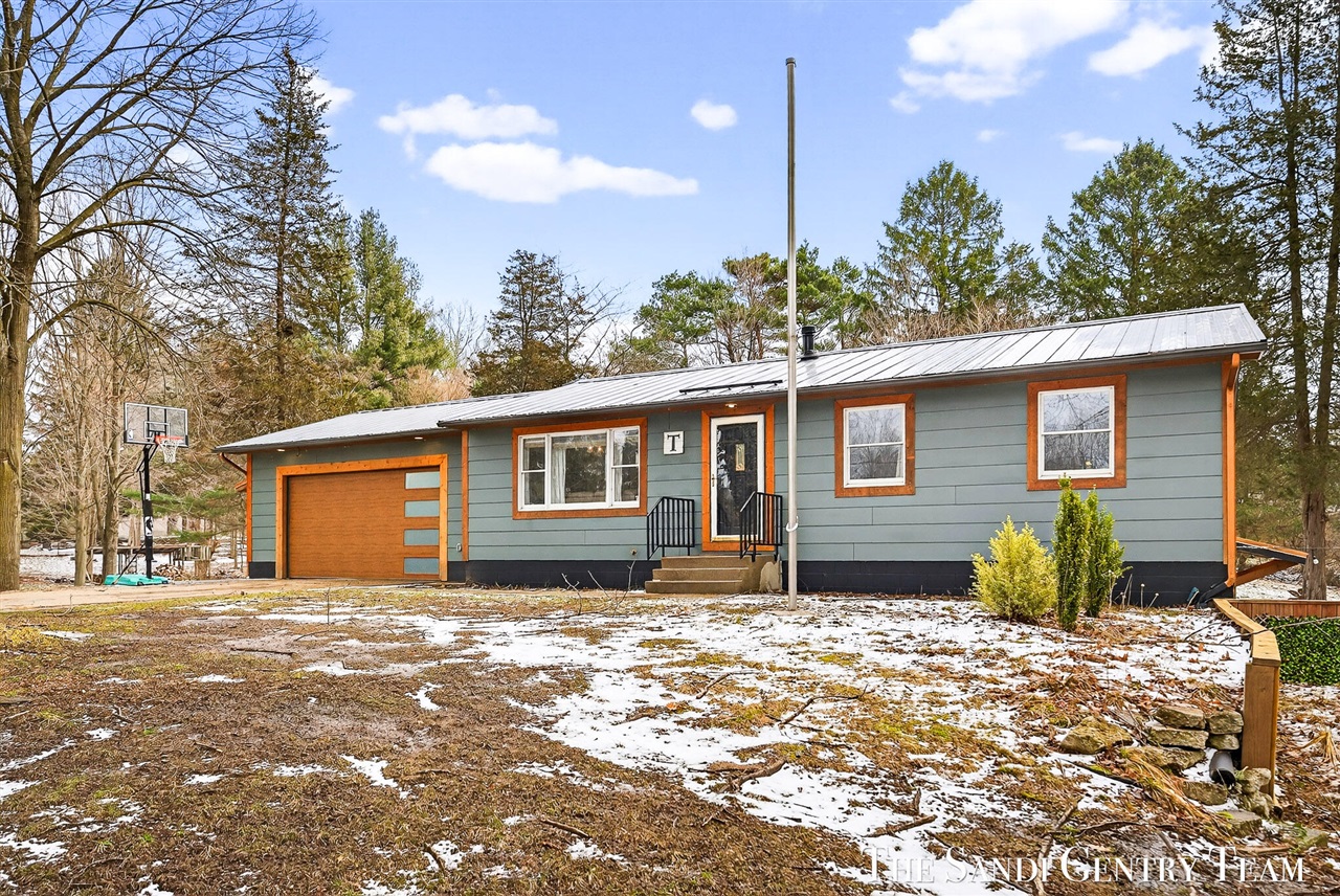 10816 168th Avenue, Grand Haven, MI, 49417-9637