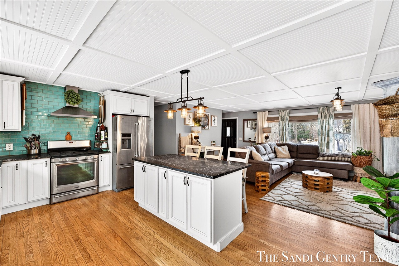 10816 168th Avenue, Grand Haven, MI, 49417-9637