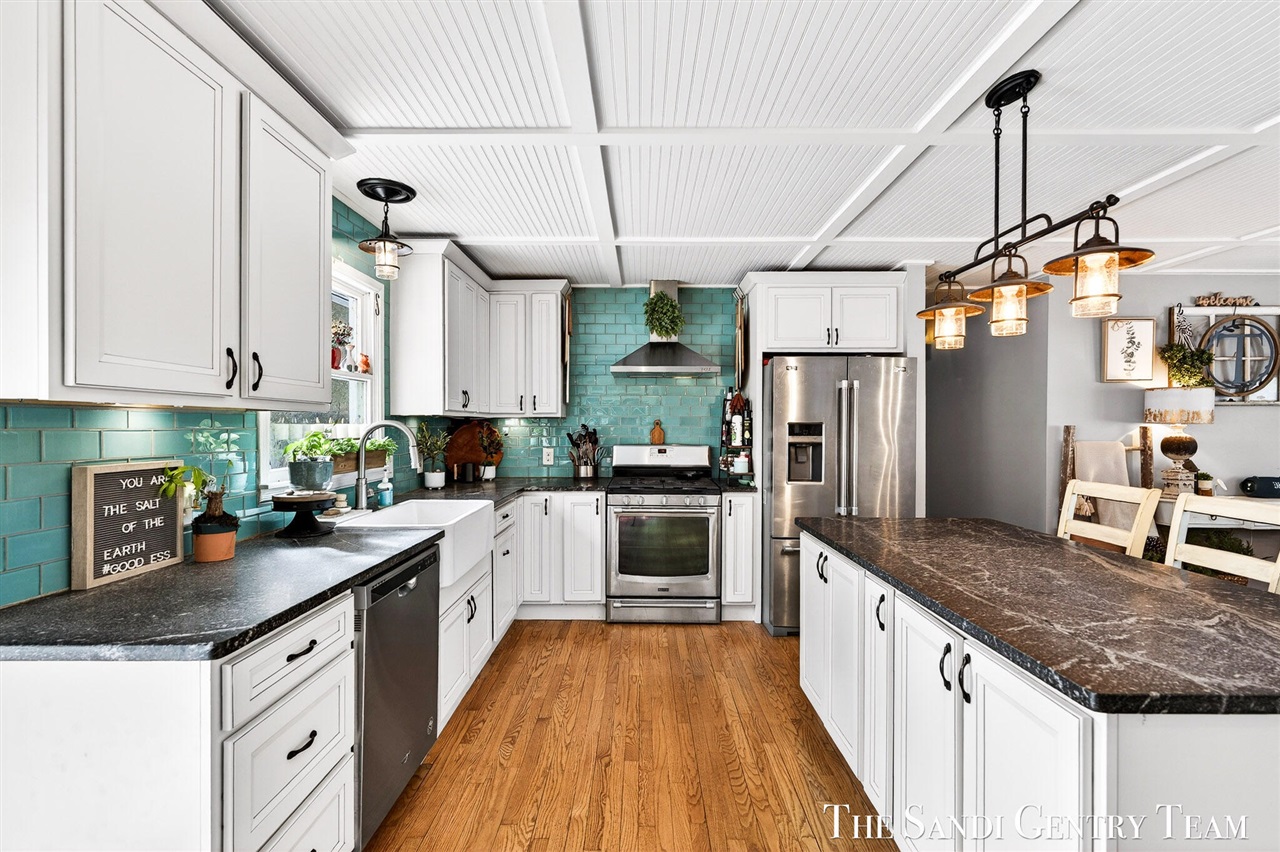 10816 168th Avenue, Grand Haven, MI, 49417-9637