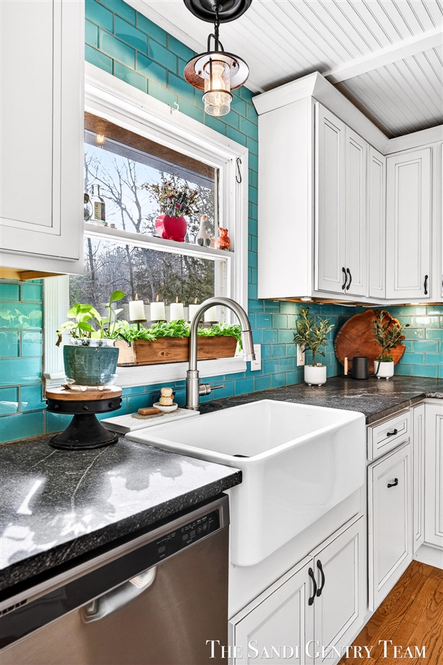 10816 168th Avenue, Grand Haven, MI, 49417-9637