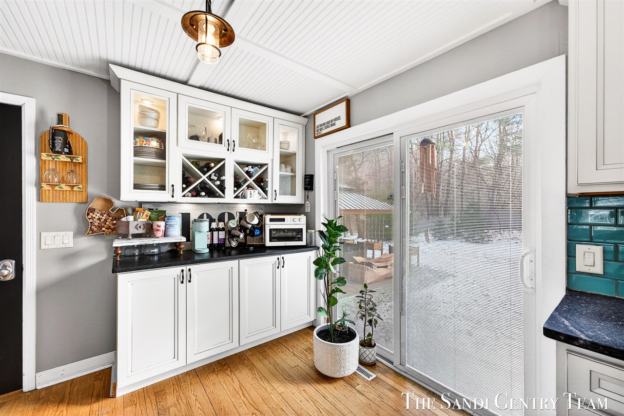 10816 168th Avenue, Grand Haven, MI, 49417-9637