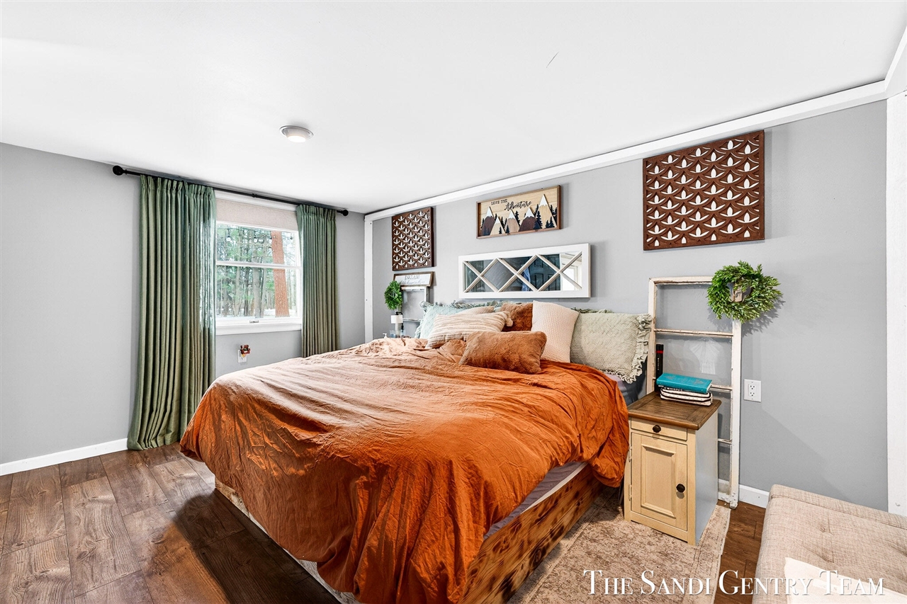 10816 168th Avenue, Grand Haven, MI, 49417-9637