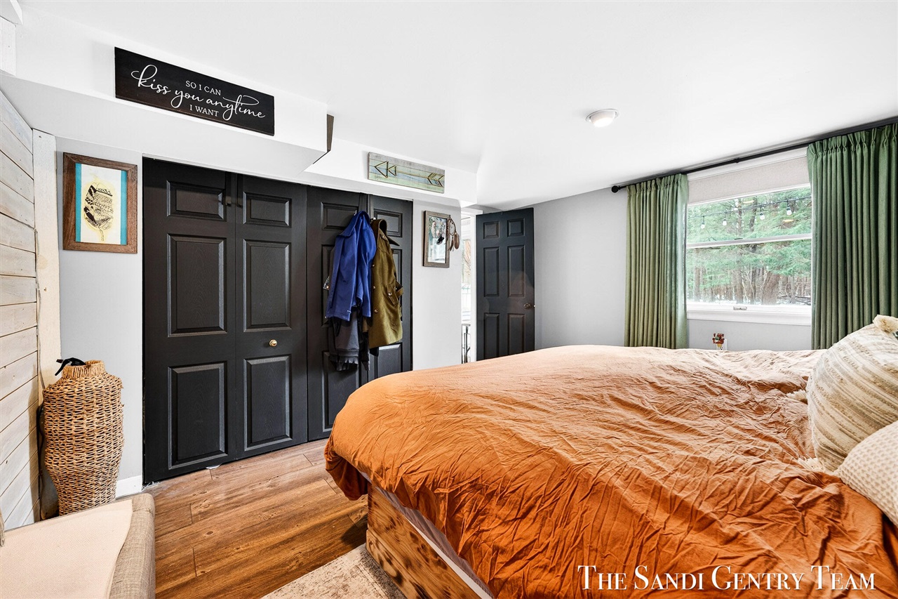 10816 168th Avenue, Grand Haven, MI, 49417-9637