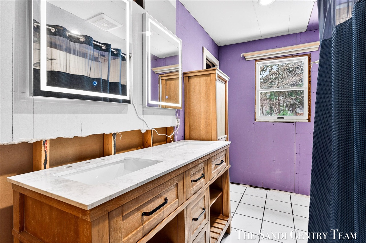 10816 168th Avenue, Grand Haven, MI, 49417-9637