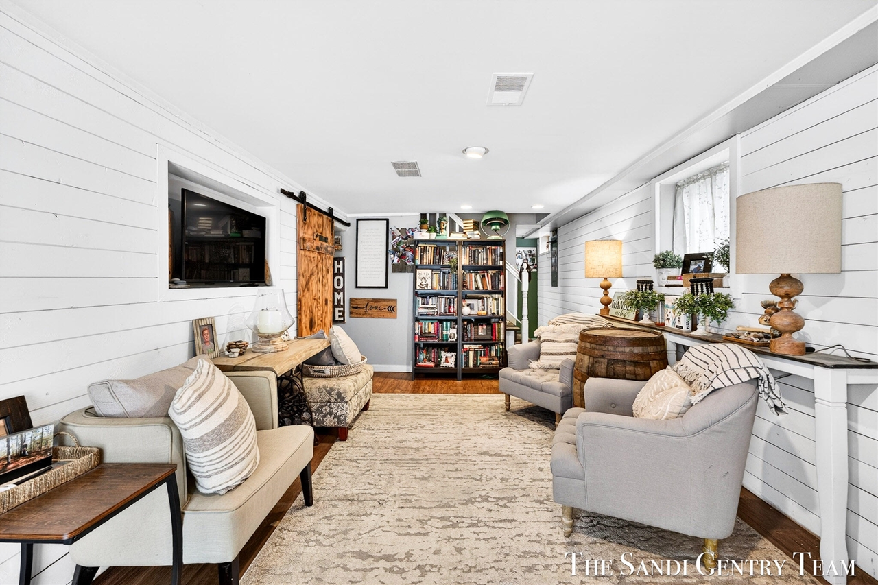 10816 168th Avenue, Grand Haven, MI, 49417-9637