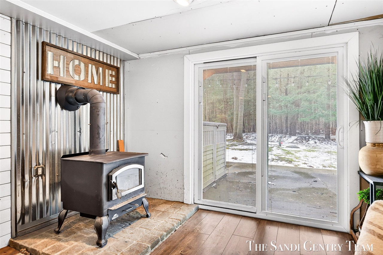 10816 168th Avenue, Grand Haven, MI, 49417-9637